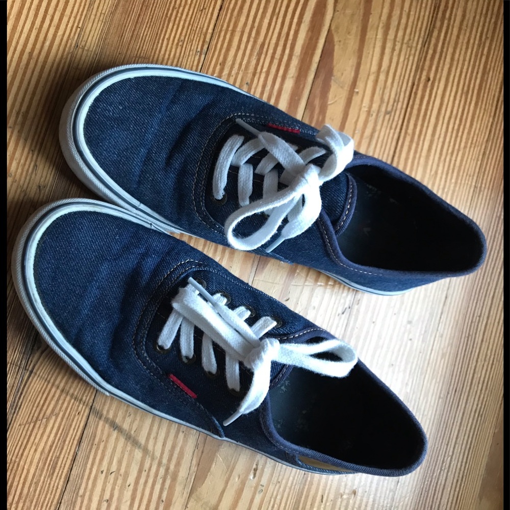 Levi Brand Tennis Shoes